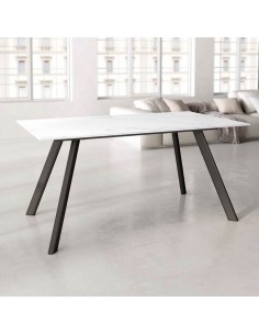 Mesa fija con porcelánico Maná