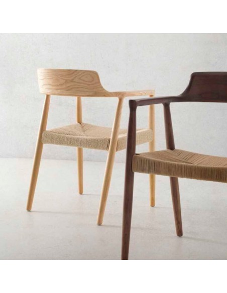Silla con brazos de madera Clementine
