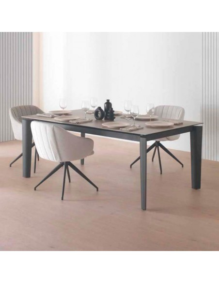 Mesa extensible de metal y cerámica Arlo