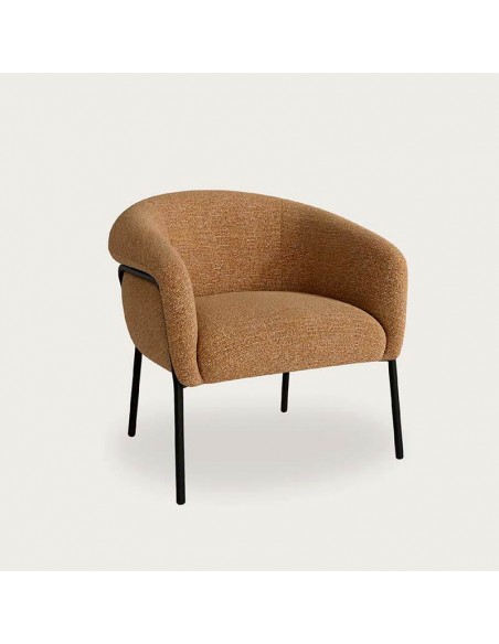 Butaca de diseño curvo Nora, tapizado ocre